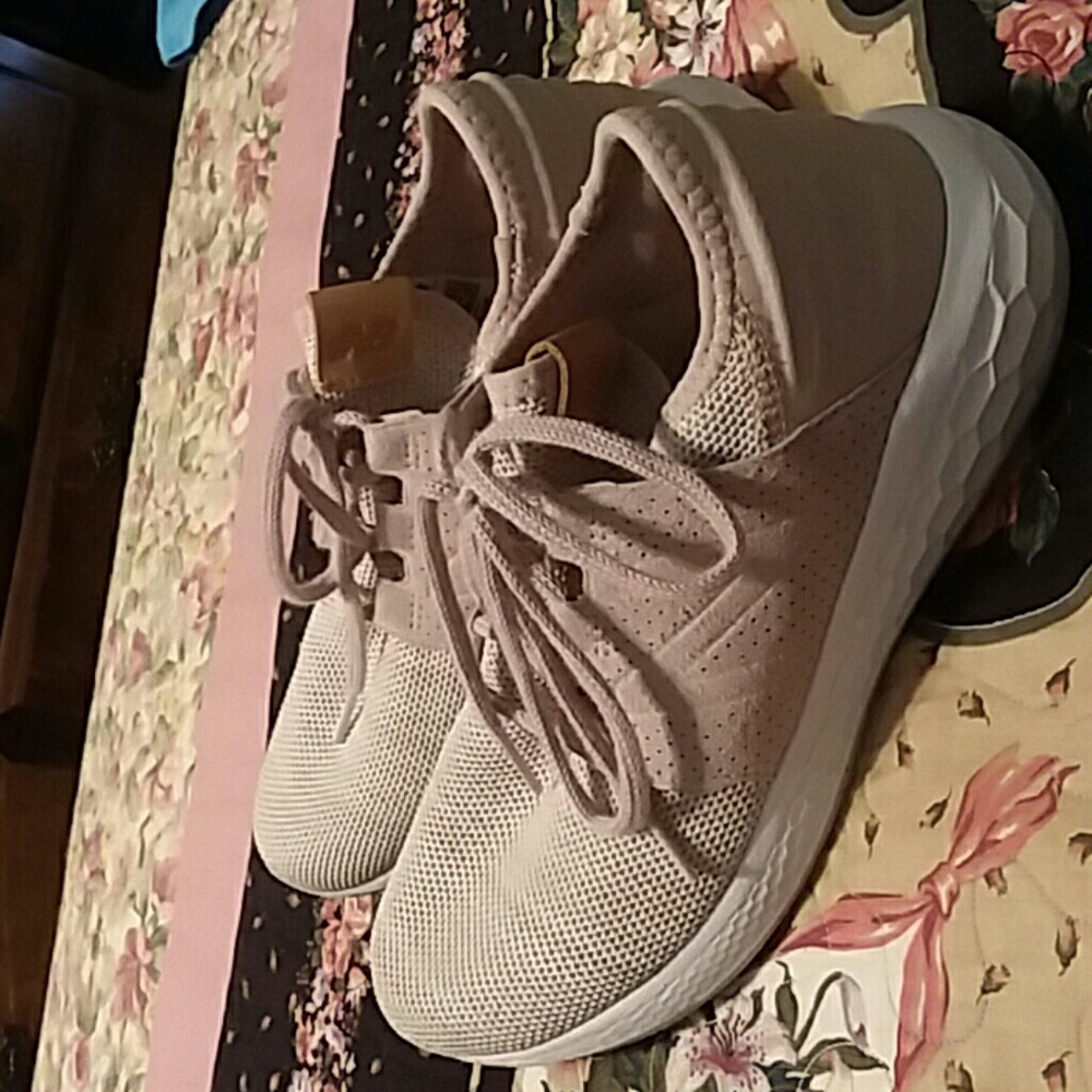 New Balance tennis shoes